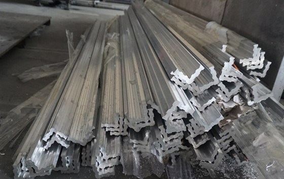 全自動鋁合金切割機(jī)尾料都哪里去了？