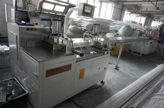 全自動(dòng)切鋁機(jī)