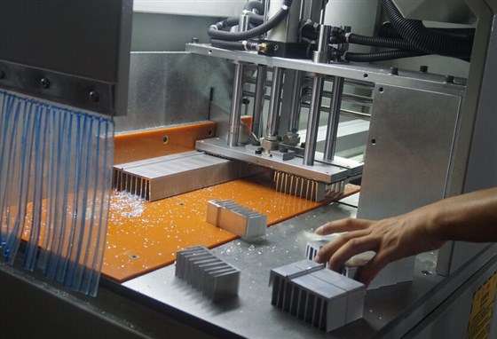 全自動(dòng)切鋁機(jī)