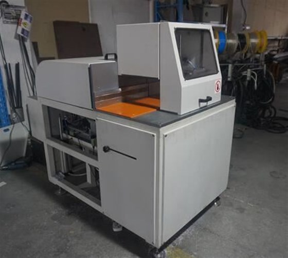 半自動鋁型材切割機(jī)