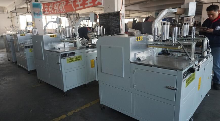 【常州】新能源汽車配件銅條全自動(dòng)切割機(jī)，單次鋸切4根，黃總隨即訂購(gòu)