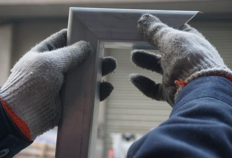 【蘇州】相框45度對(duì)角切割要用全自動(dòng)45度對(duì)角機(jī)，并非雙頭鋸??！