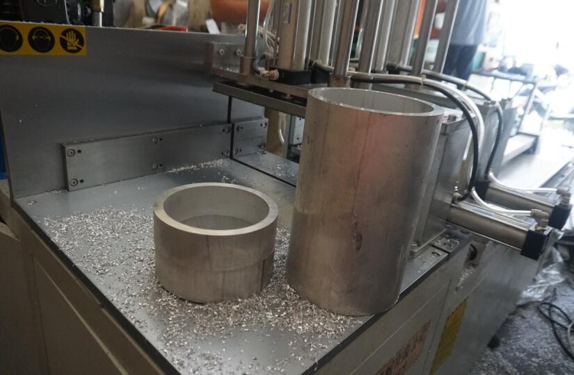 【江西】6063鋁合金切割，使用鄧氏DS-A400全自動(dòng)鋁切割機(jī)