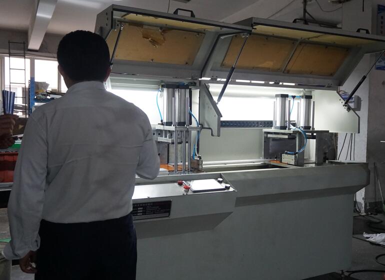 【四川】鄧氏DS-A450-3分離式切鋁機(jī)，鋸切汽車配件用異性空心、實(shí)心鋁棒