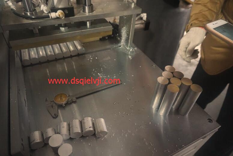 【上?！窟x擇鄧氏全自動(dòng)鋸鋁機(jī)，切割直徑100mm鋁棒做汽車配件