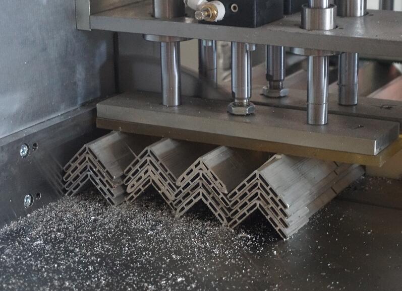 角碼機DS-E400高產(chǎn)能，令門窗幕墻客戶相互轉(zhuǎn)介紹