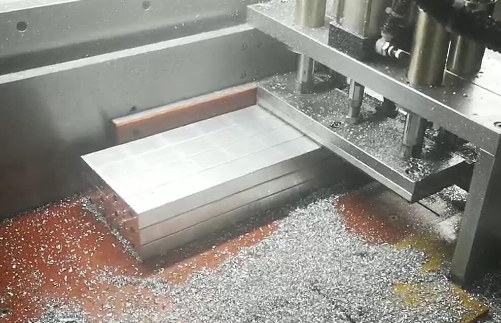 切109*109工業(yè)型材用什么鋁材切割設(shè)備？【鄧氏機(jī)械】