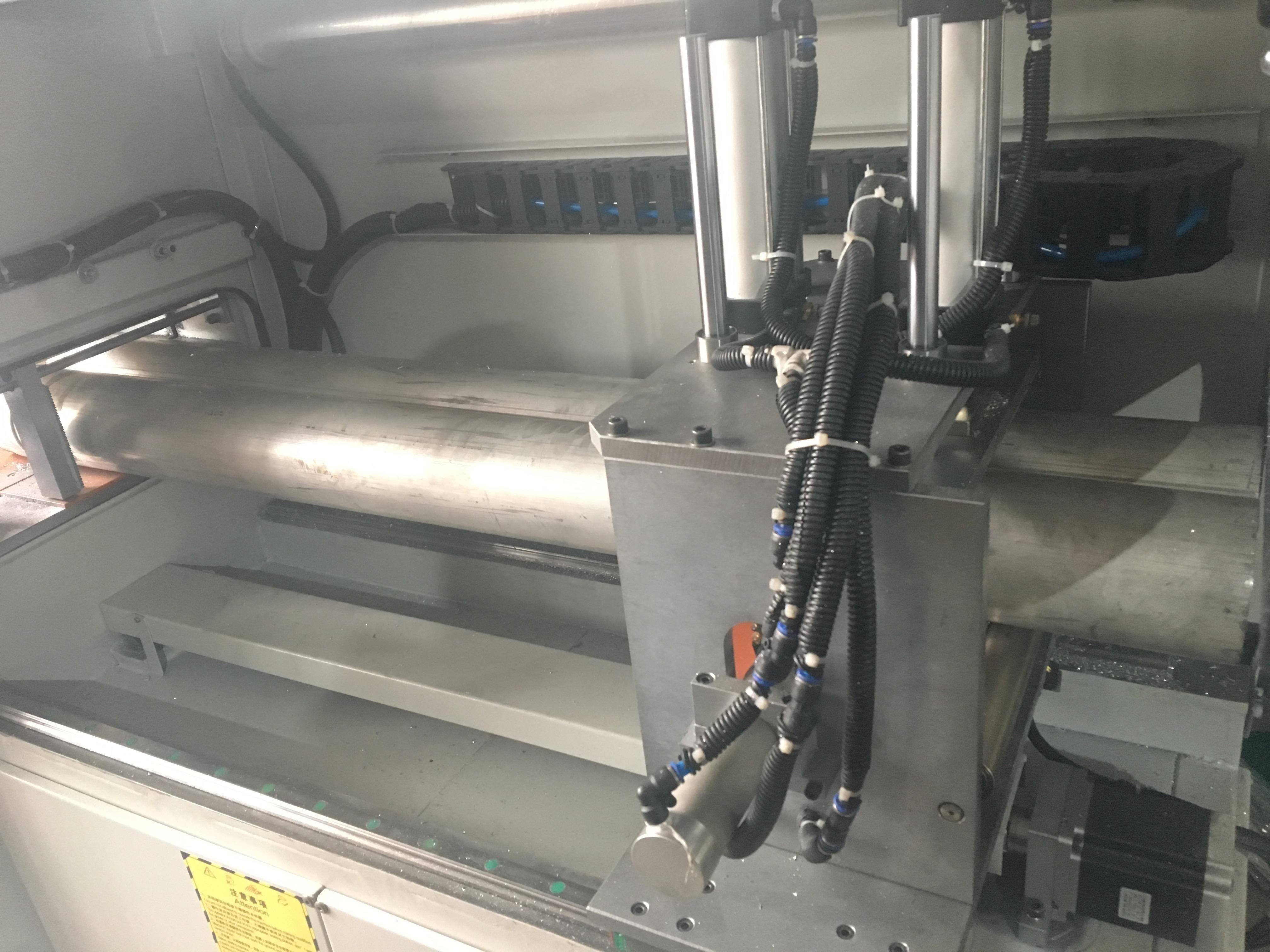 全自動(dòng)鋸鋁機(jī)陸續(xù)訂購(gòu)3臺(tái)用于鋁材切割，已合作3年